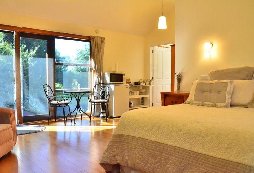 Bed and Breakfast Annie S Loft And Studio 5