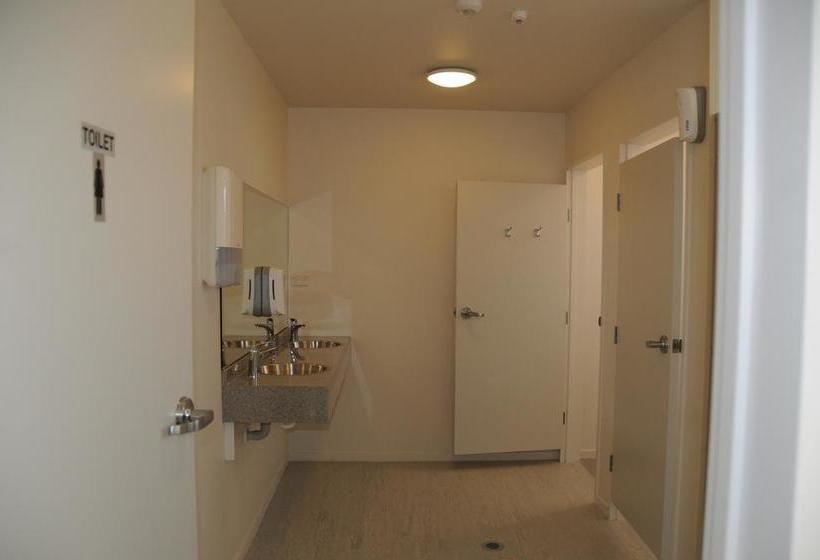 Hostel Falcon S Nest 11