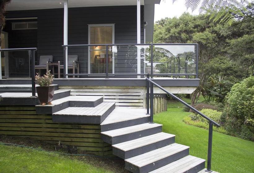 Bed and Breakfast River Retreat 12