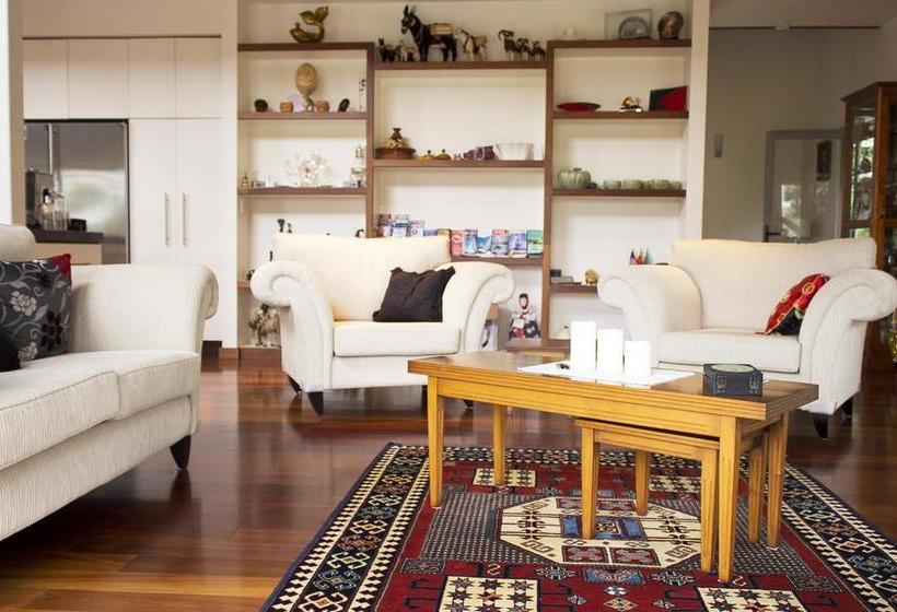 Bed and Breakfast River Retreat 14