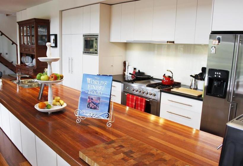 Bed and Breakfast River Retreat 15