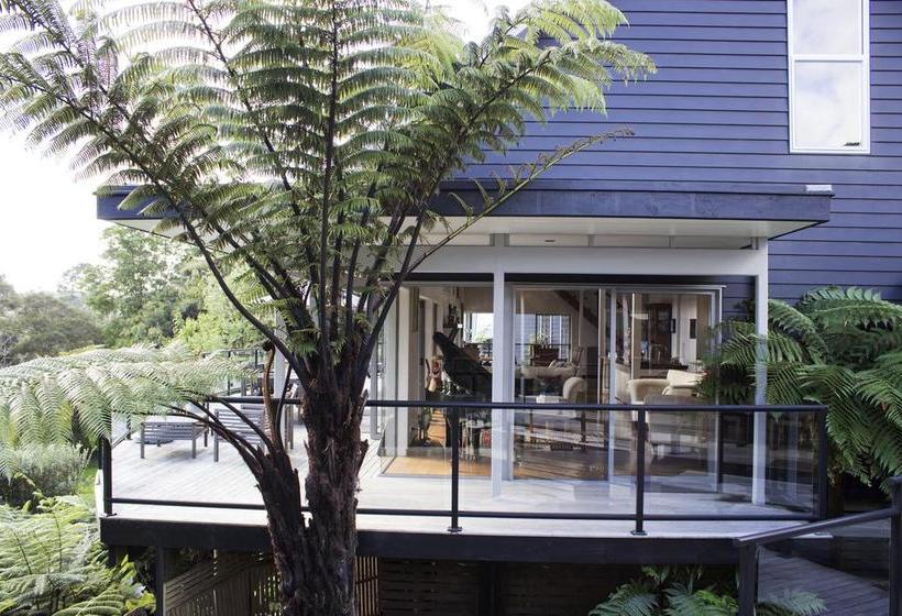 Bed and Breakfast River Retreat 18