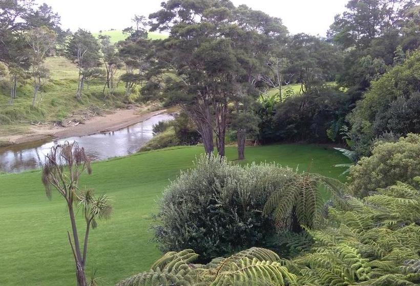 Bed and Breakfast River Retreat 2