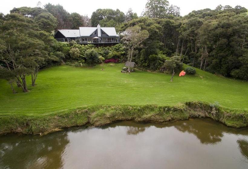 Bed and Breakfast River Retreat 3