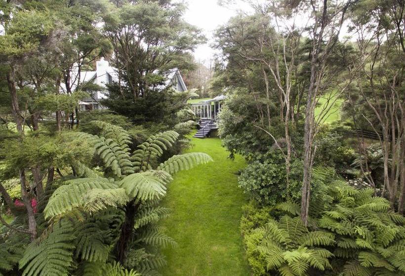 Bed and Breakfast River Retreat 4