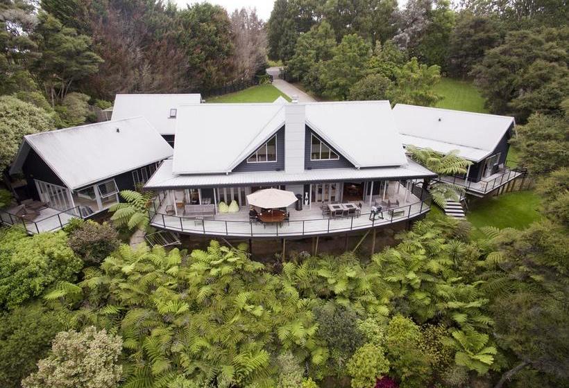 Bed and Breakfast River Retreat 5