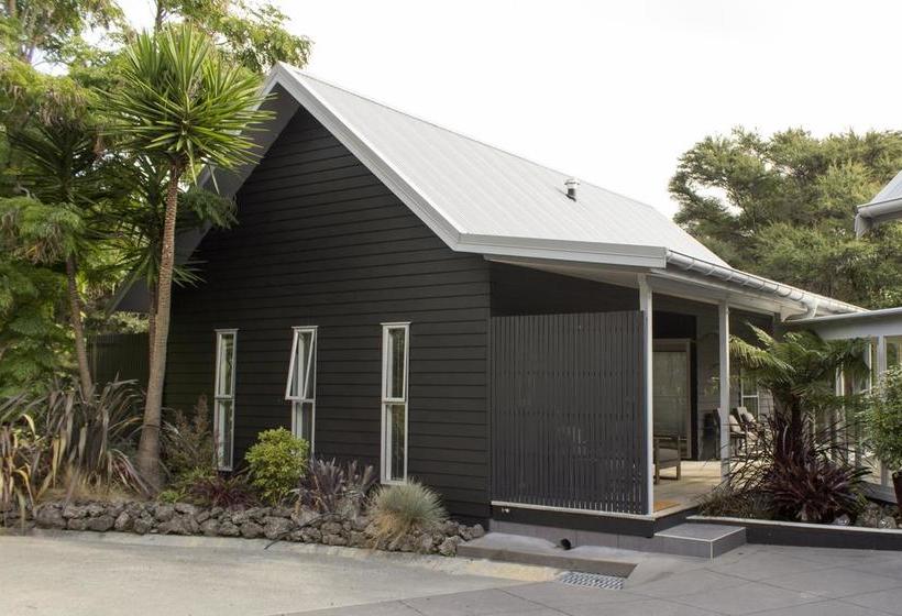 Bed and Breakfast River Retreat 6