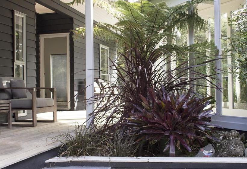 Bed and Breakfast River Retreat 7