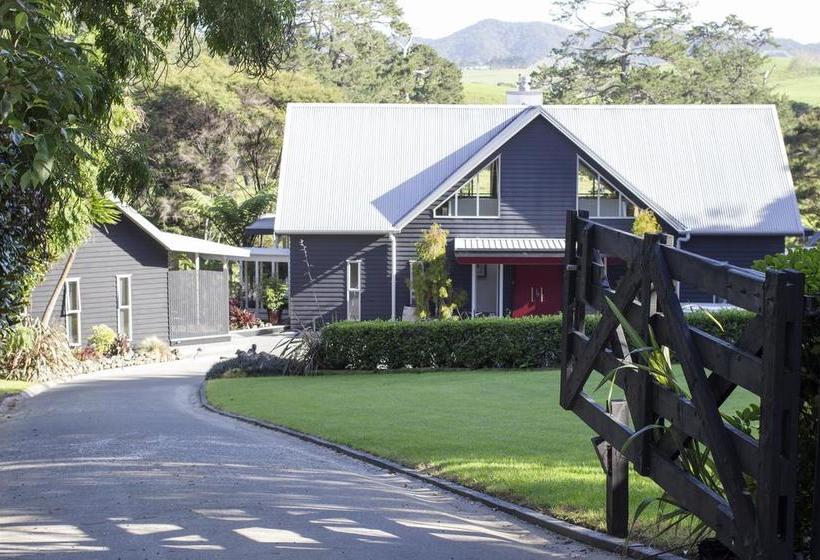 Bed and Breakfast River Retreat 9