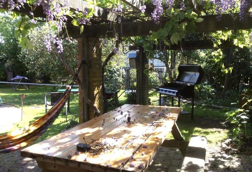 Hostel Jugglers Rest 2