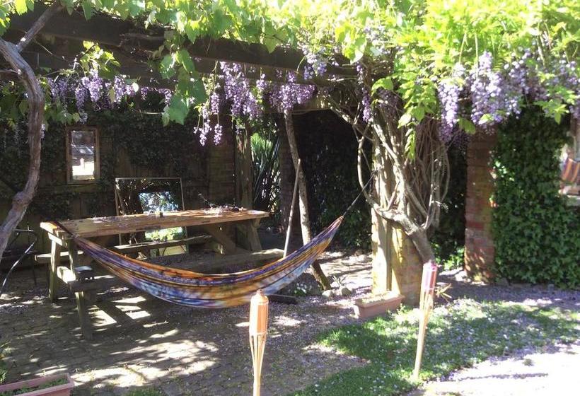 Hostel Jugglers Rest 9