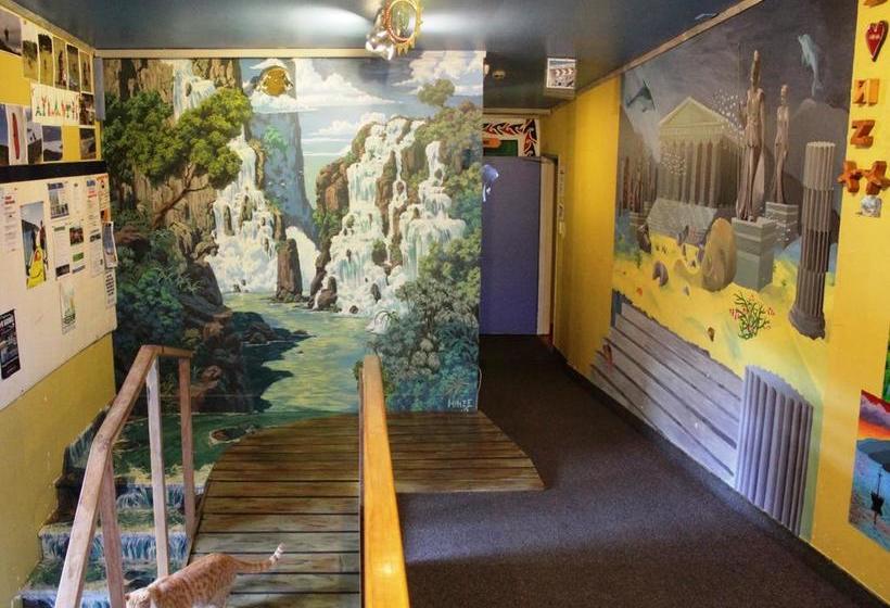 Hostel Atlantis Backpackers 8