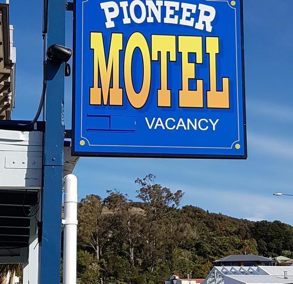Pioneer Motels 15