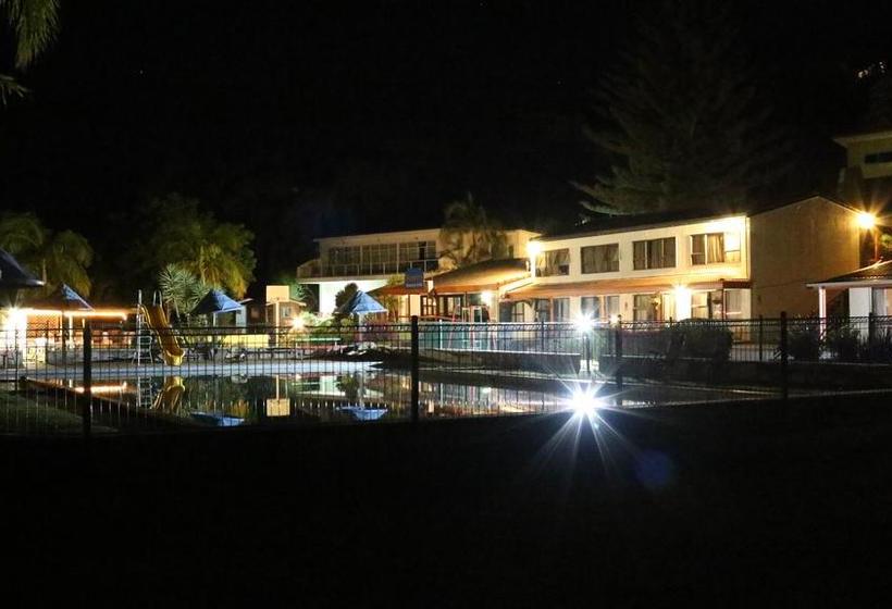 Haruru Falls Resort 4