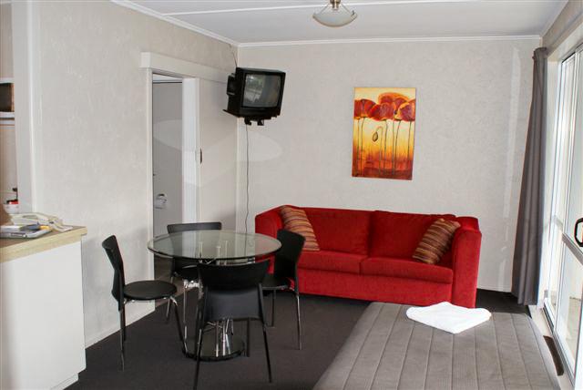 Haruru Falls Resort 8