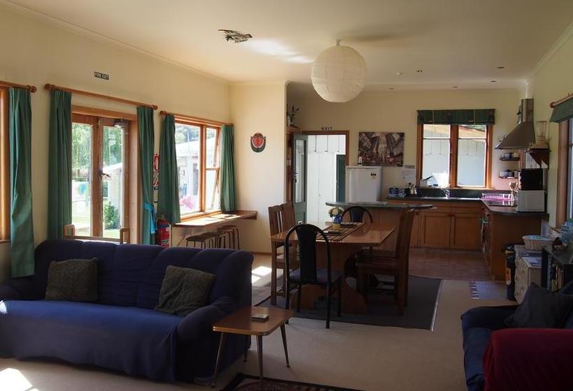 Hostel Surat Bay Lodge 5