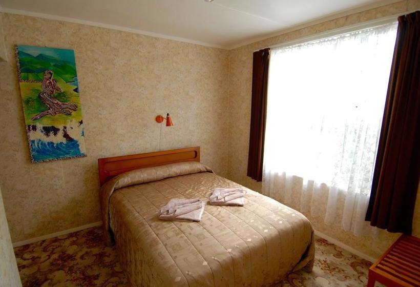 Motel Karamea Farm Baches 10