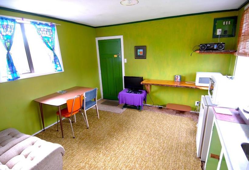 Motel Karamea Farm Baches 11