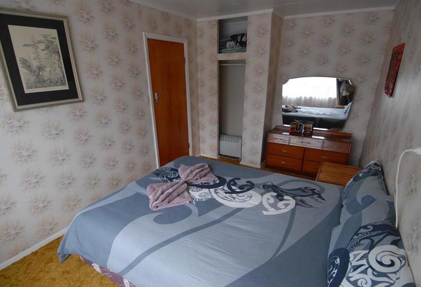 Motel Karamea Farm Baches 12