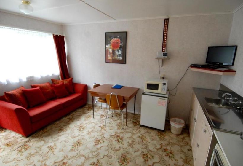 Motel Karamea Farm Baches 15