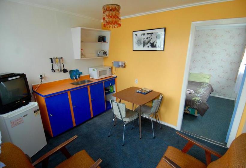 Motel Karamea Farm Baches 17