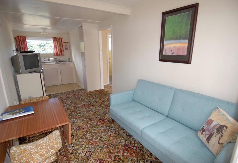 Motel Karamea Farm Baches 2