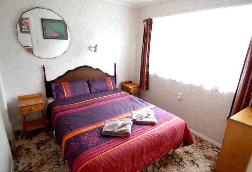 Motel Karamea Farm Baches 3