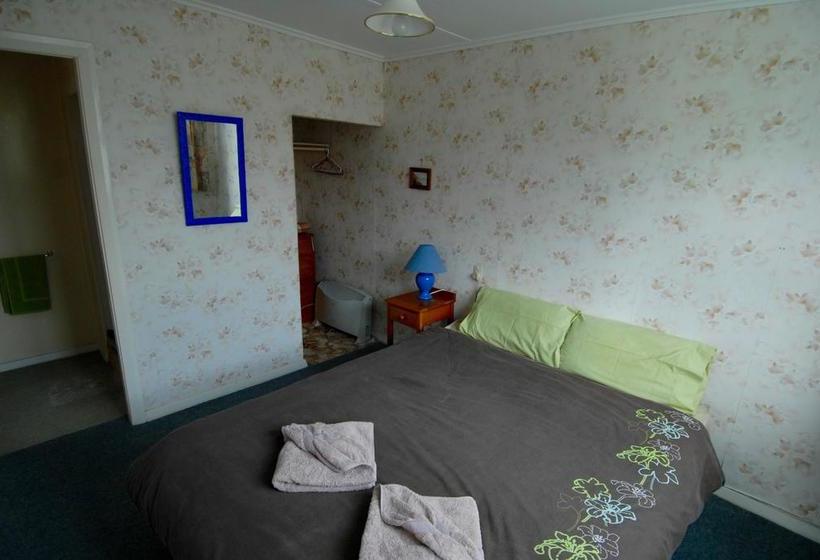 Motel Karamea Farm Baches 5