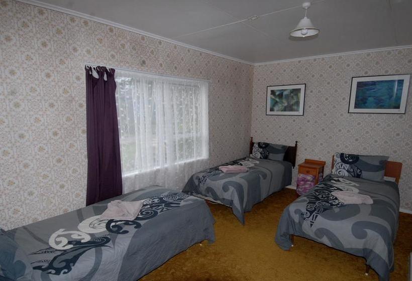 Motel Karamea Farm Baches 6