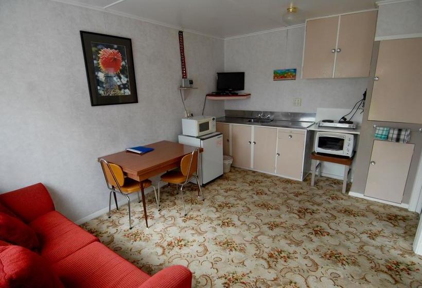 Motel Karamea Farm Baches 8