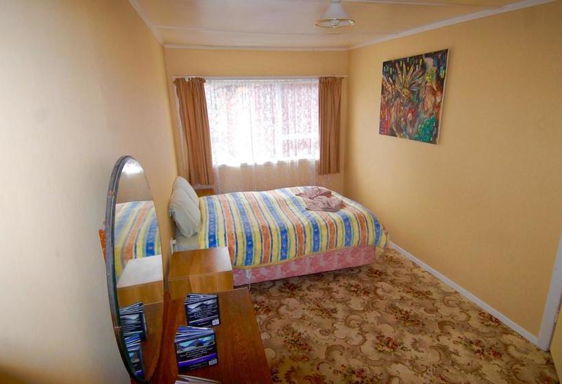 Motel Karamea Farm Baches 9