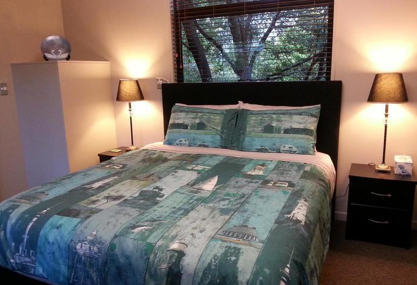 Bed and Breakfast World Of Two Stream Lodge 10