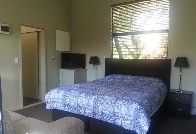 Bed and Breakfast World Of Two Stream Lodge 17