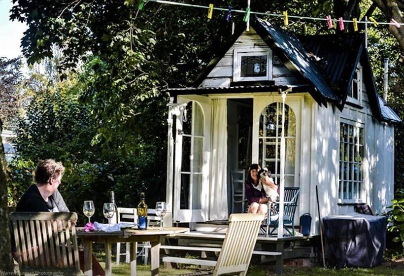 Bed and Breakfast Follow The White Wabbit Blenheim South Island