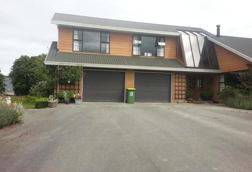 Beaconsfield B & B 13