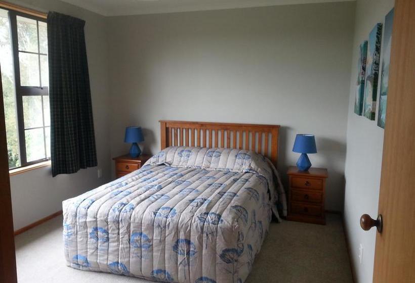 Beaconsfield B & B 15