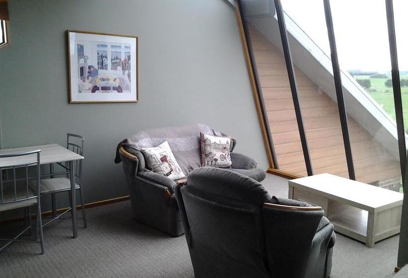 Beaconsfield B & B 4