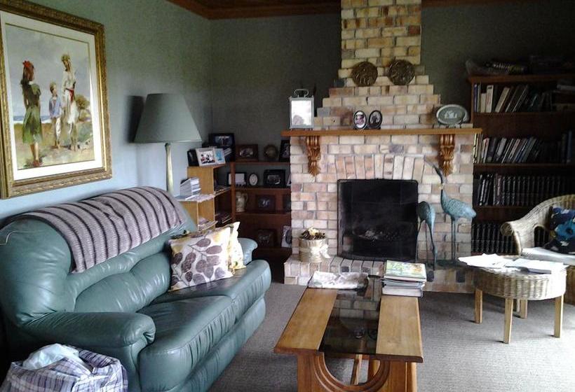 Beaconsfield B & B 8