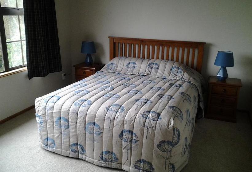 Beaconsfield B & B 9