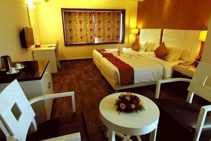 Hotel Paravoor Galaxy 13