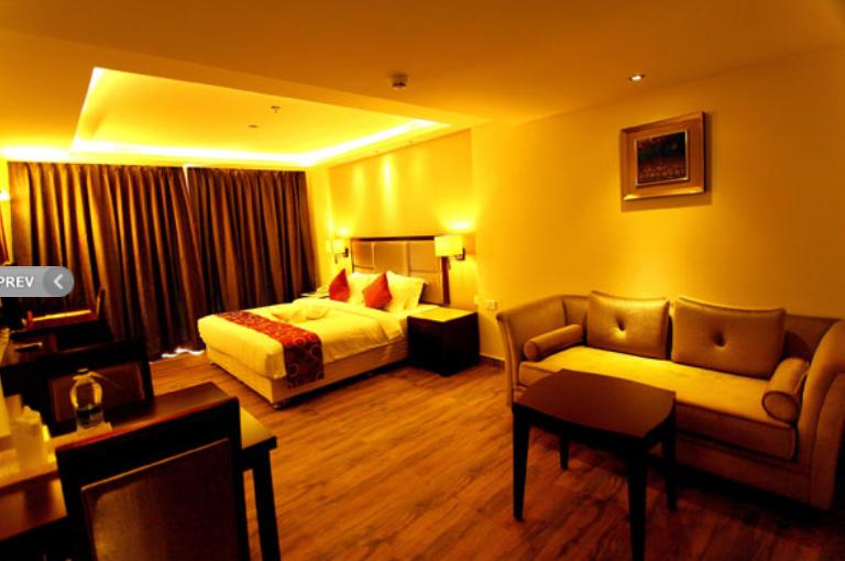 Hotel Paravoor Galaxy 20