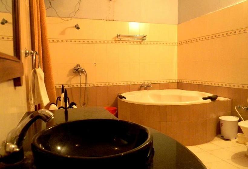 Ummaid Bagh Resort 12