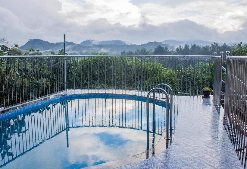 Hotel Chrissie S Thekkady Kerala