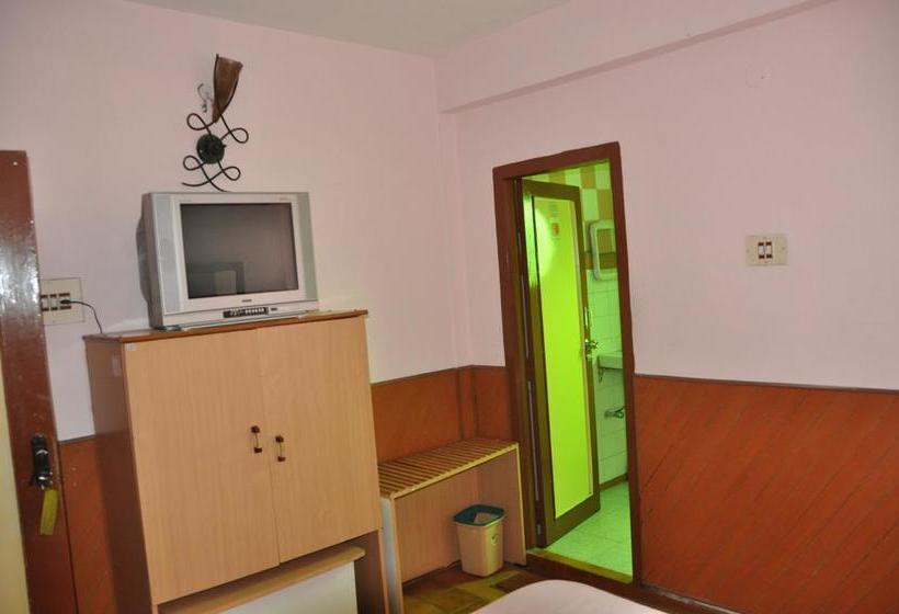 Hostel Jc Woodville Manor 9