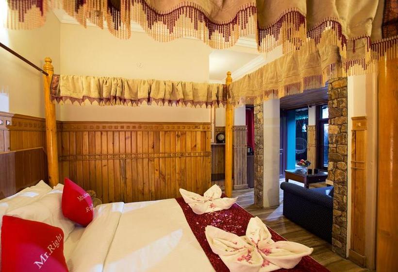 Hotel Pine Borough Inn 5