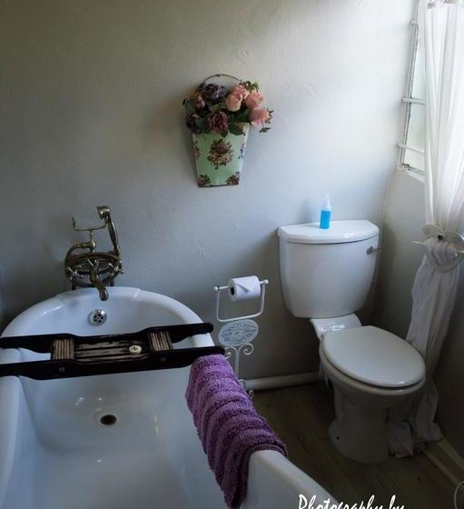 Bed and Breakfast Mistique Waters Self Catering 4