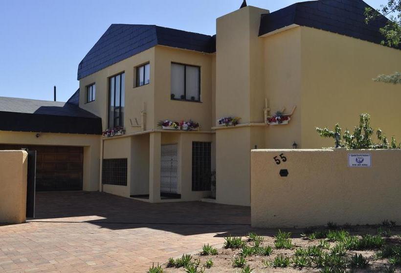 Bed and Breakfast Annie S Castle Mafikeng