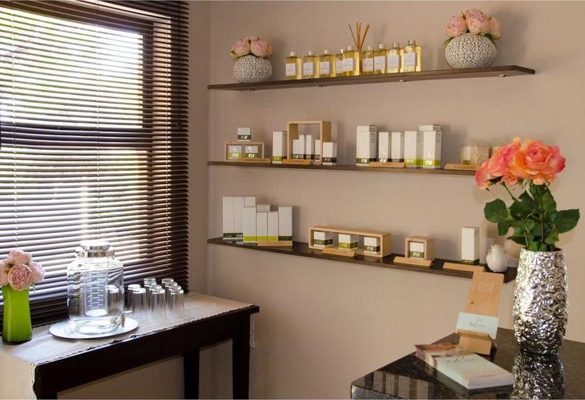 Hotel Three Oaks And An Aloe Boutique 10