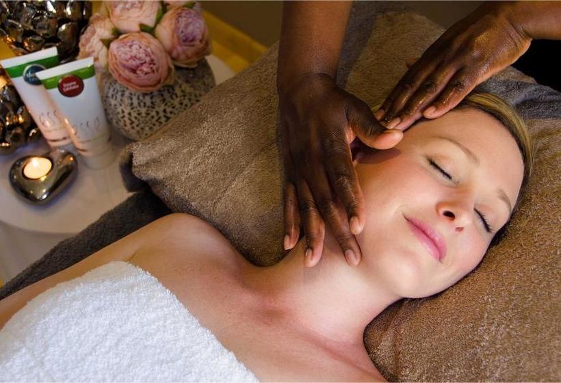 Hotel Three Oaks And An Aloe Boutique 11