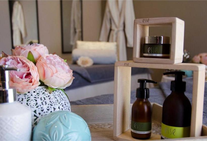 Hotel Three Oaks And An Aloe Boutique 12